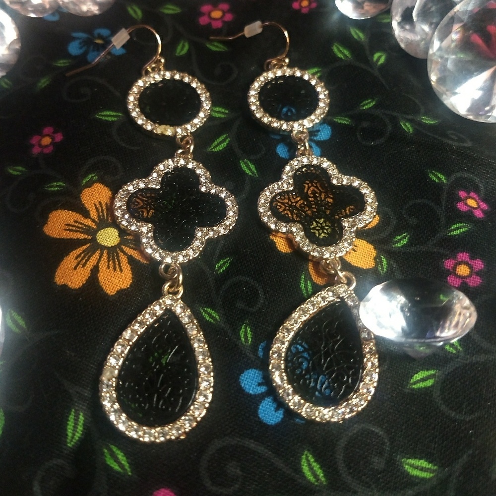 BOGO FREE 🛍️👀💳 New Earrings